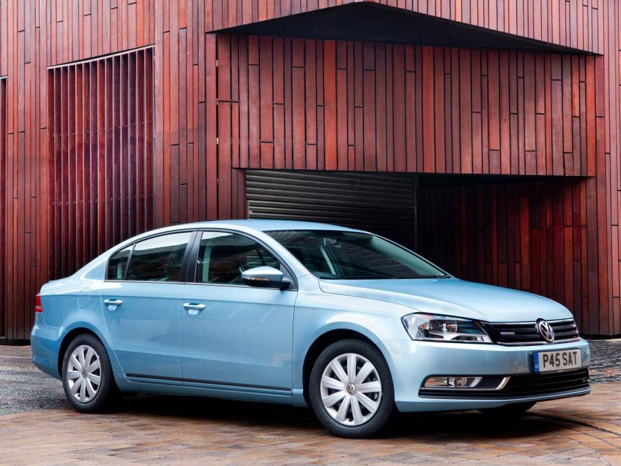  Volkswagen Passat BlueMotion 2010 года  (UK) (фото 8 из 15)